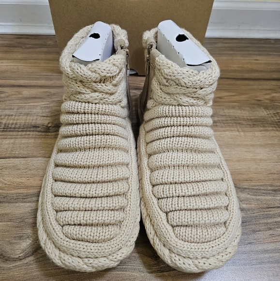 UGG Classic Mini Chunky Knit, natural, size US 9 - Picture 3 of 13